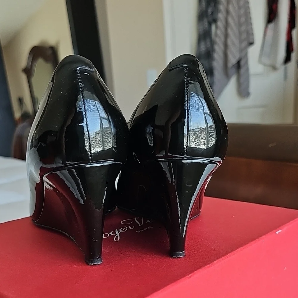 Roger Vivier Black Patent Buckle Wedges - Picture 5 of 9